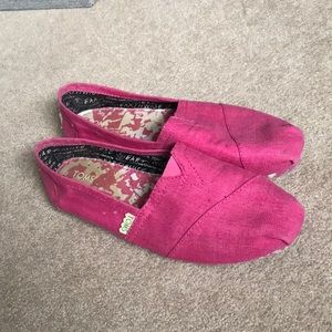 Pink toms